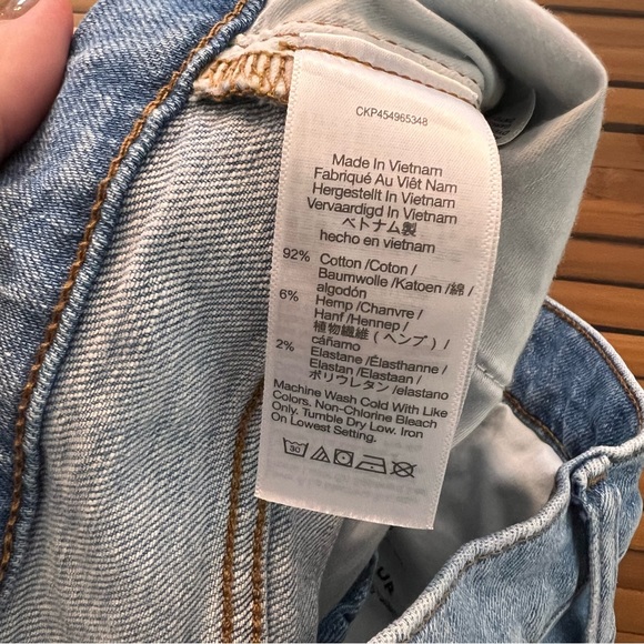 Madewell high rise denim shorts in Watt wash: Summerweight edition - Picture 12 of 12